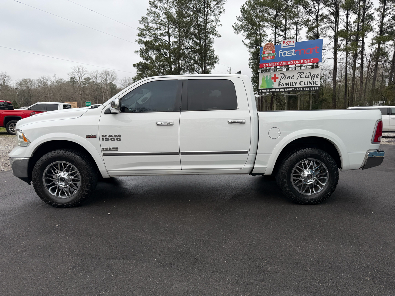RAM 1500 Laramie 4x4 Crew Cab 5'7" Box 2017
