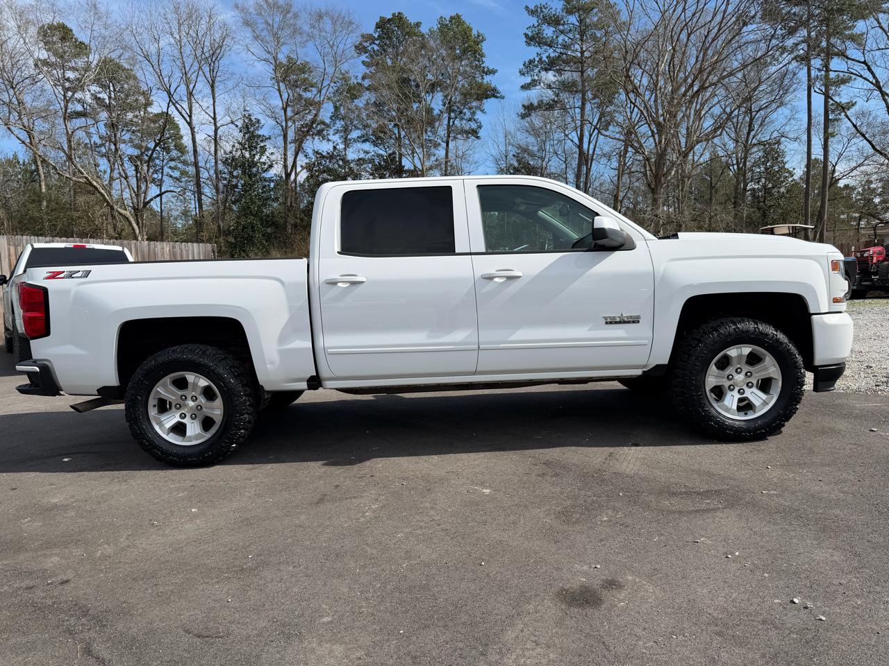 Chevrolet Silverado 1500 4WD Crew Cab 143.5" LT w/2LT 2018