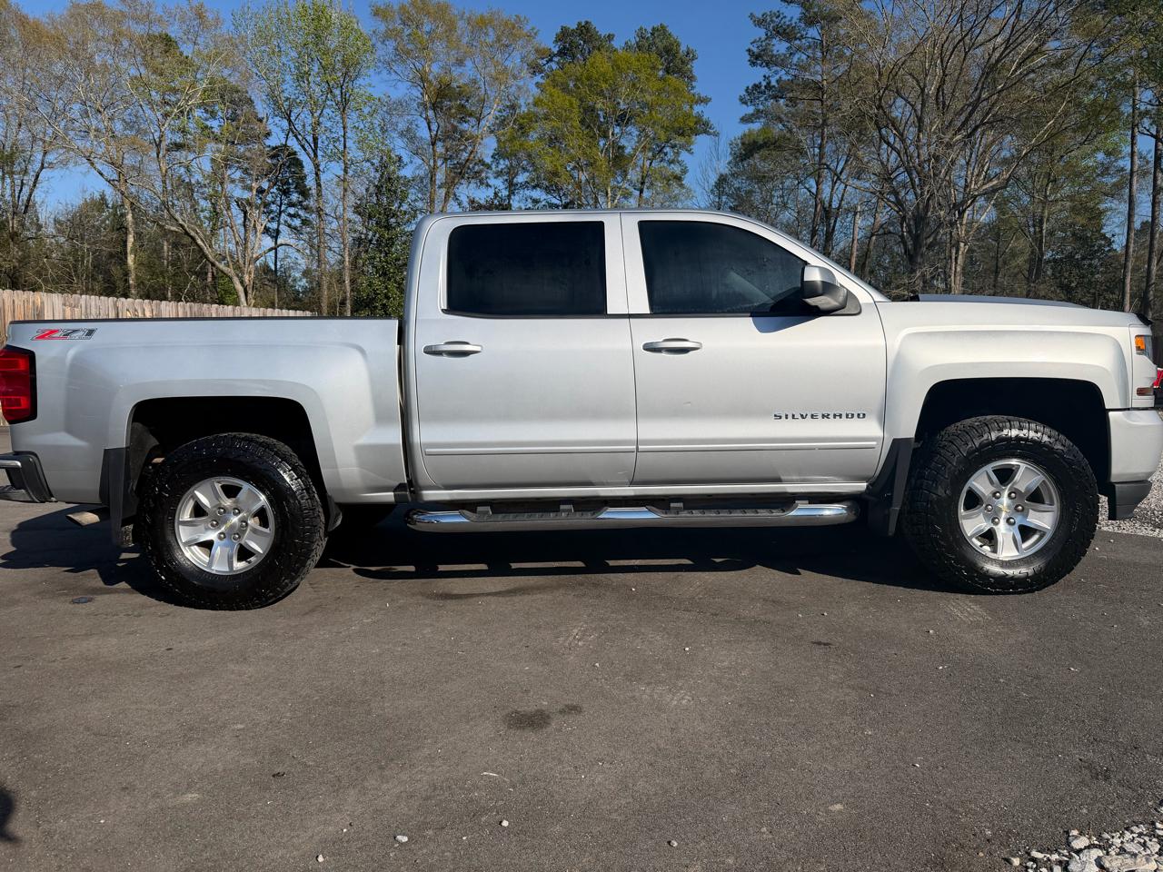 Chevrolet Silverado 1500 4WD Crew Cab 143.5" LT w/2LT 2017