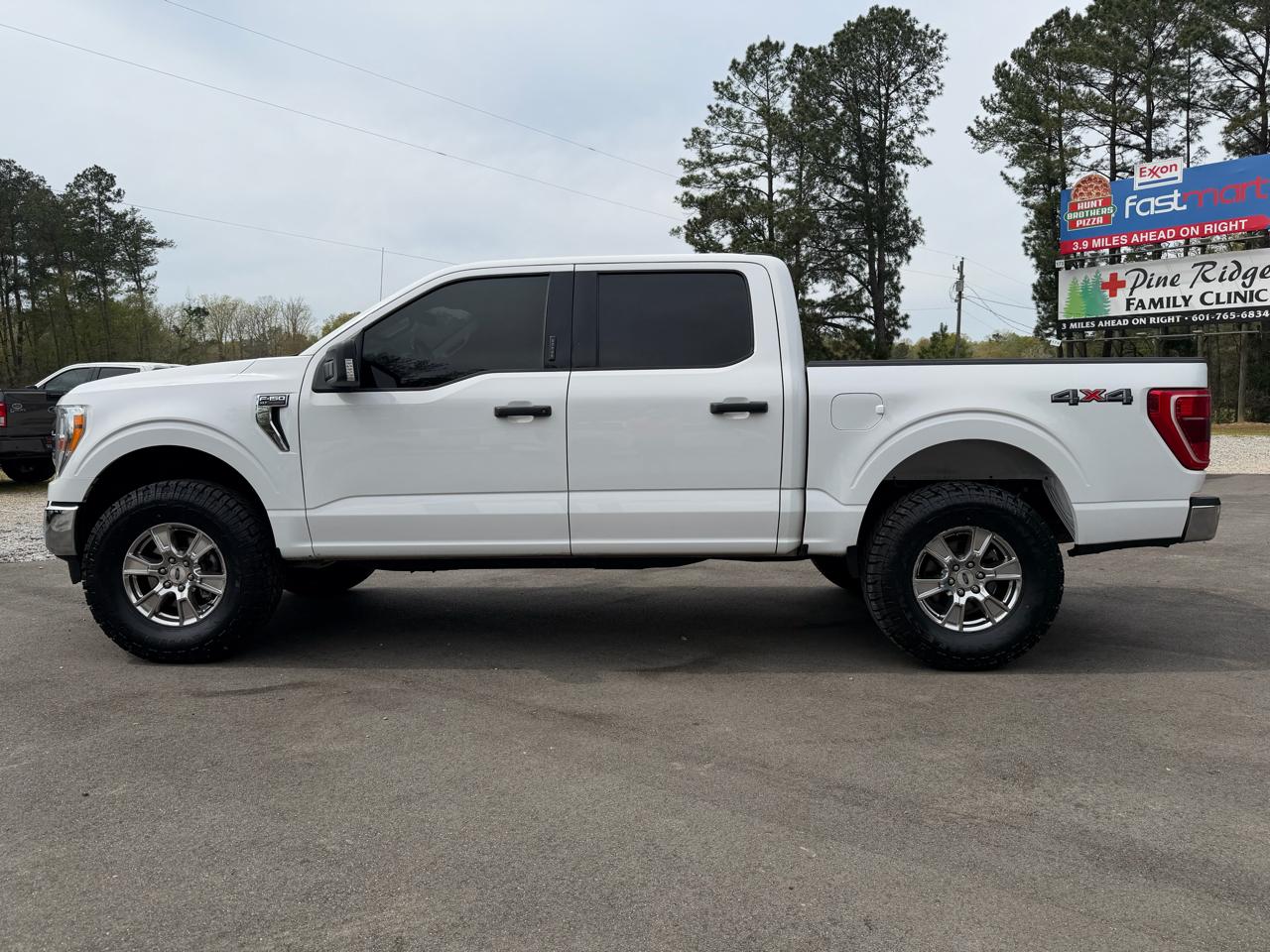 Ford F-150 4WD SuperCrew 145" XLT 2021