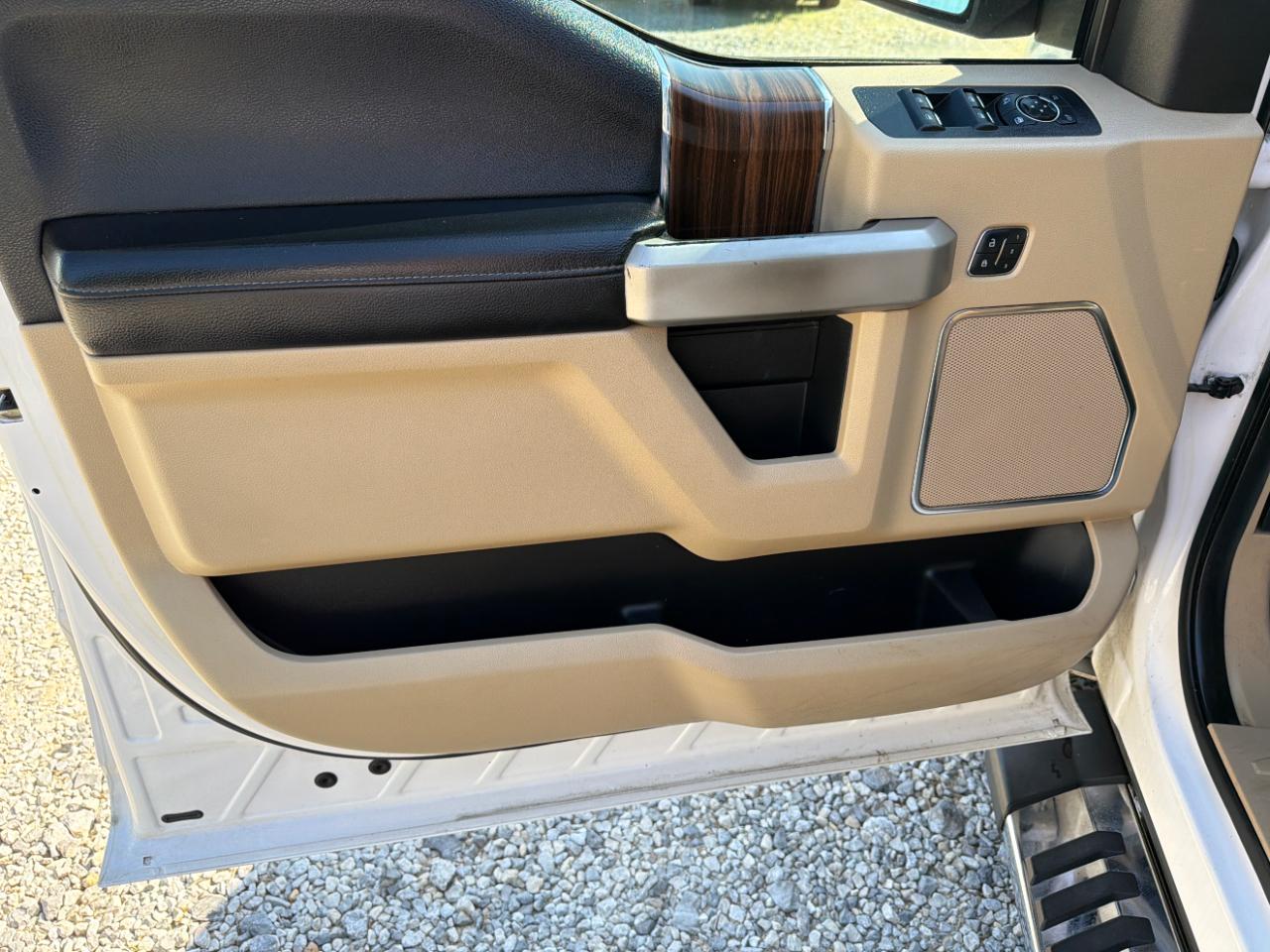 Ford F-150 4WD SuperCrew 145" Lariat 2016