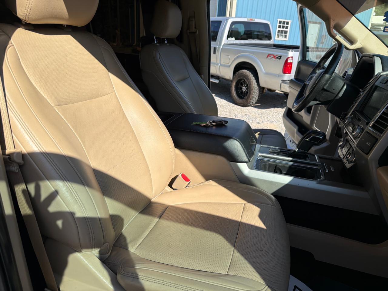 Ford F-150 4WD SuperCrew 145" Lariat 2016