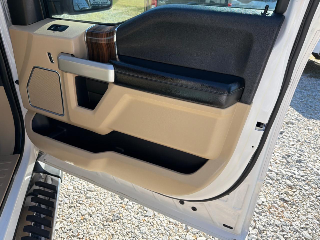 Ford F-150 4WD SuperCrew 145" Lariat 2016