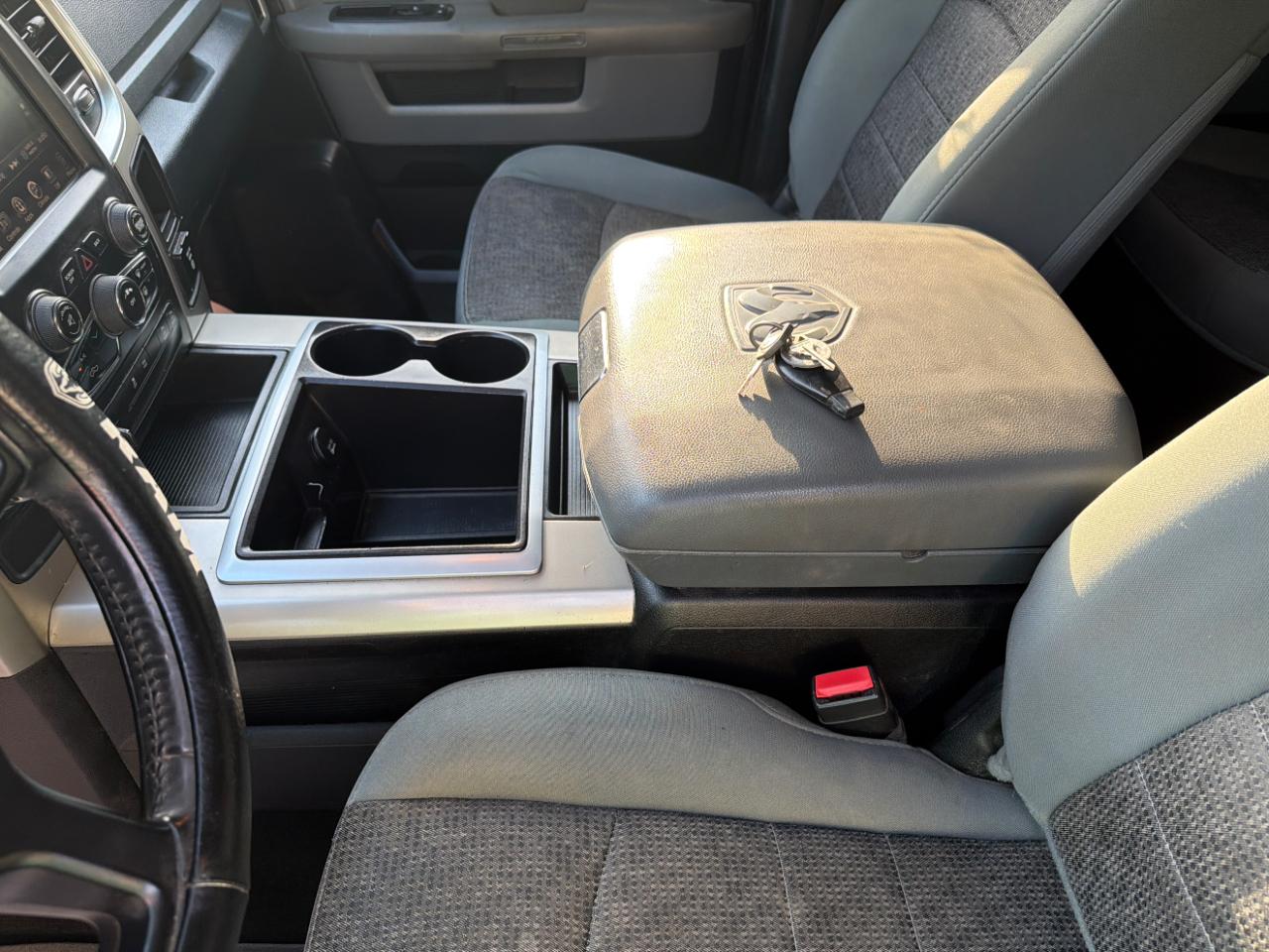 RAM 1500 2WD Crew Cab 140.5" Lone Star 2015