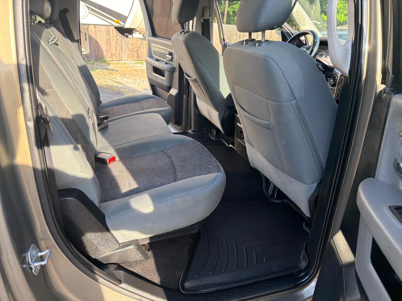 RAM 1500 2WD Crew Cab 140.5" Lone Star 2015