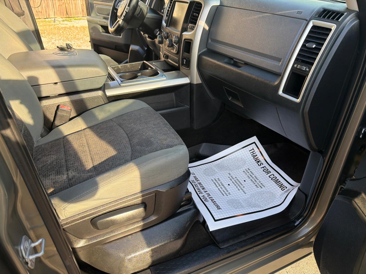 RAM 1500 2WD Crew Cab 140.5" Lone Star 2015