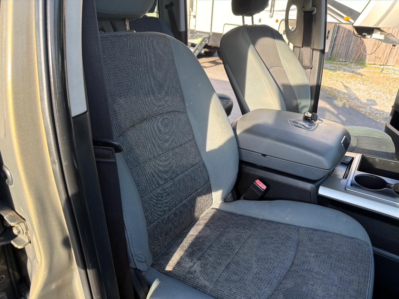 RAM 1500 2WD Crew Cab 140.5" Lone Star 2015