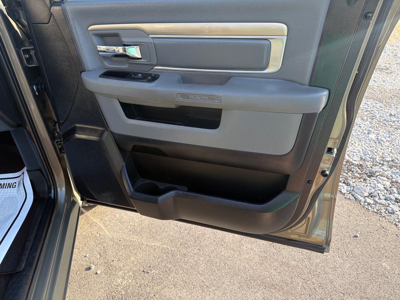 RAM 1500 2WD Crew Cab 140.5" Lone Star 2015