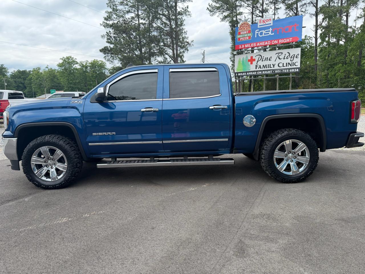 GMC Sierra 1500 4WD Crew Cab 143.5" SLT 2017