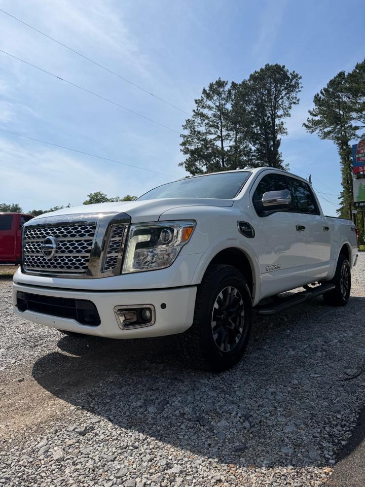 Nissan Titan 4x4 Crew Cab Platinum Reserve 2017
