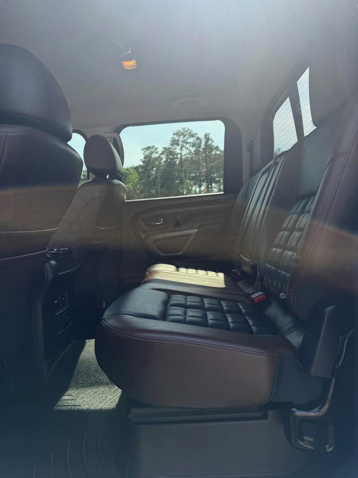 Nissan Titan 4x4 Crew Cab Platinum Reserve 2017