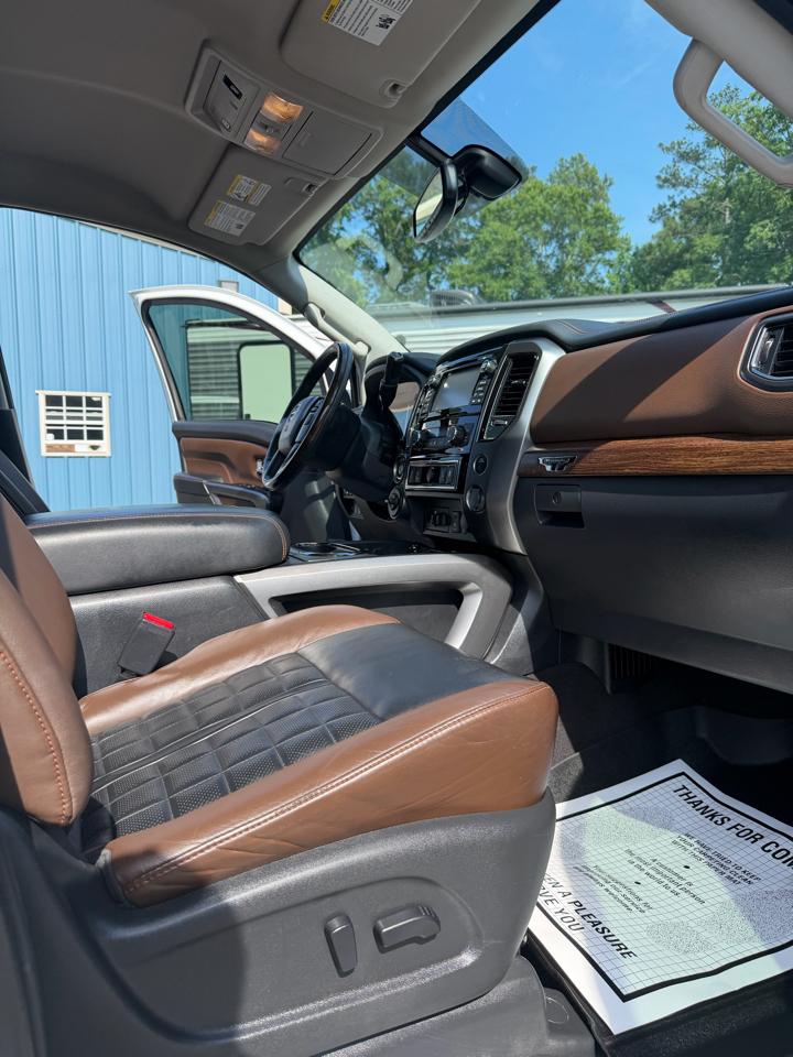 Nissan Titan 4x4 Crew Cab Platinum Reserve 2017
