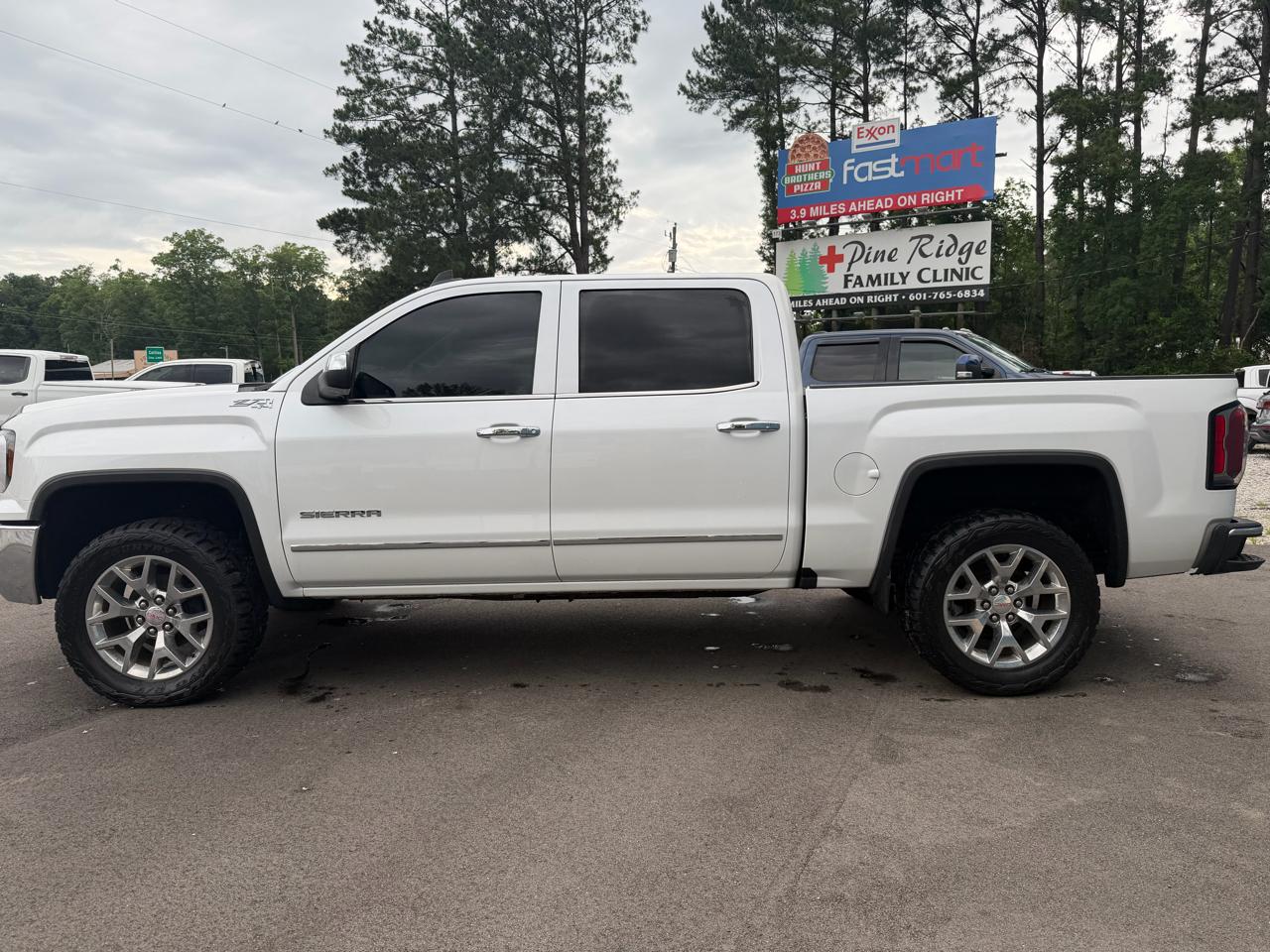 GMC Sierra 1500 4WD Crew Cab 143.5" SLT 2018