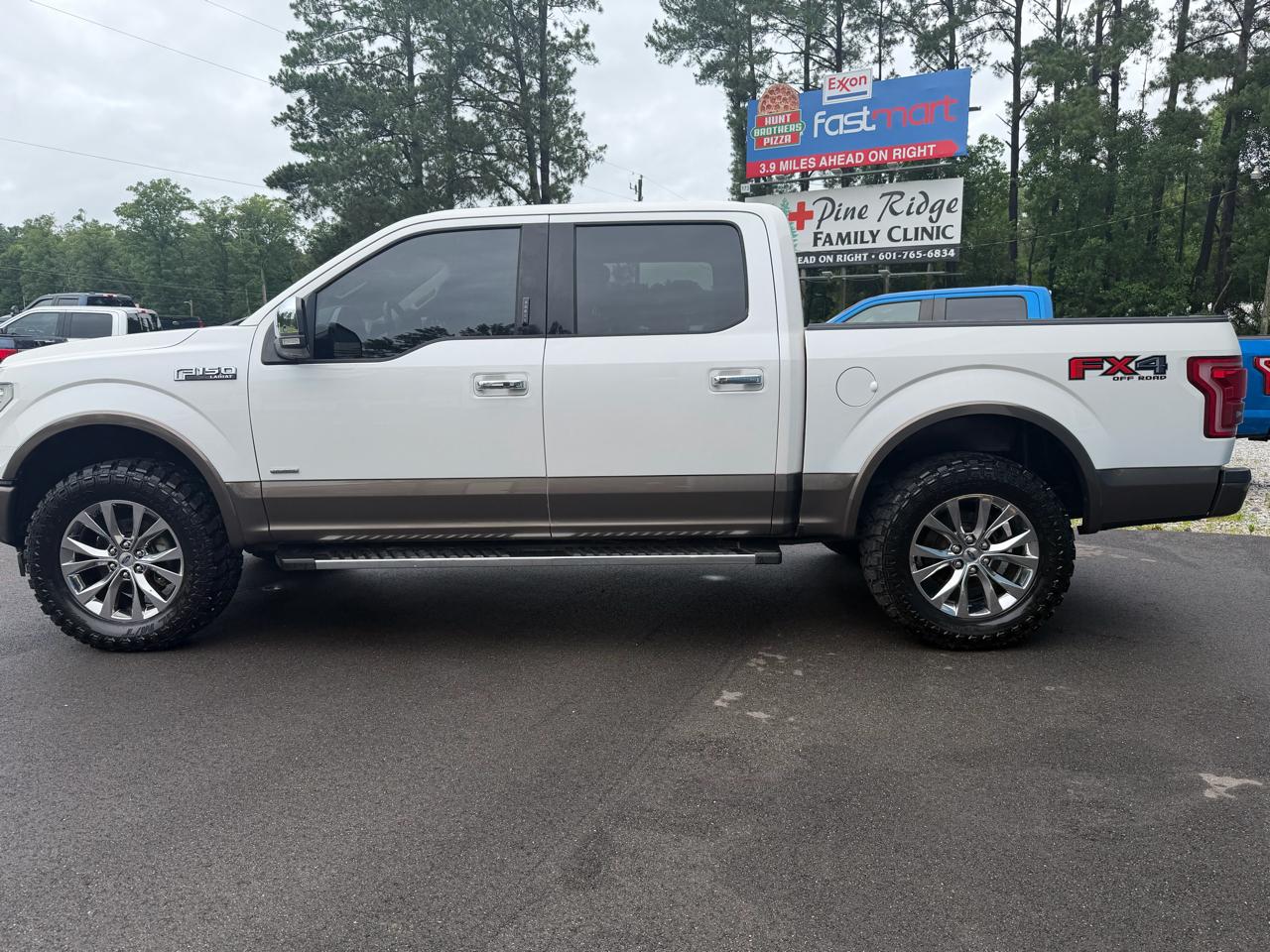 Ford F-150 4WD SuperCrew 145" Lariat 2017