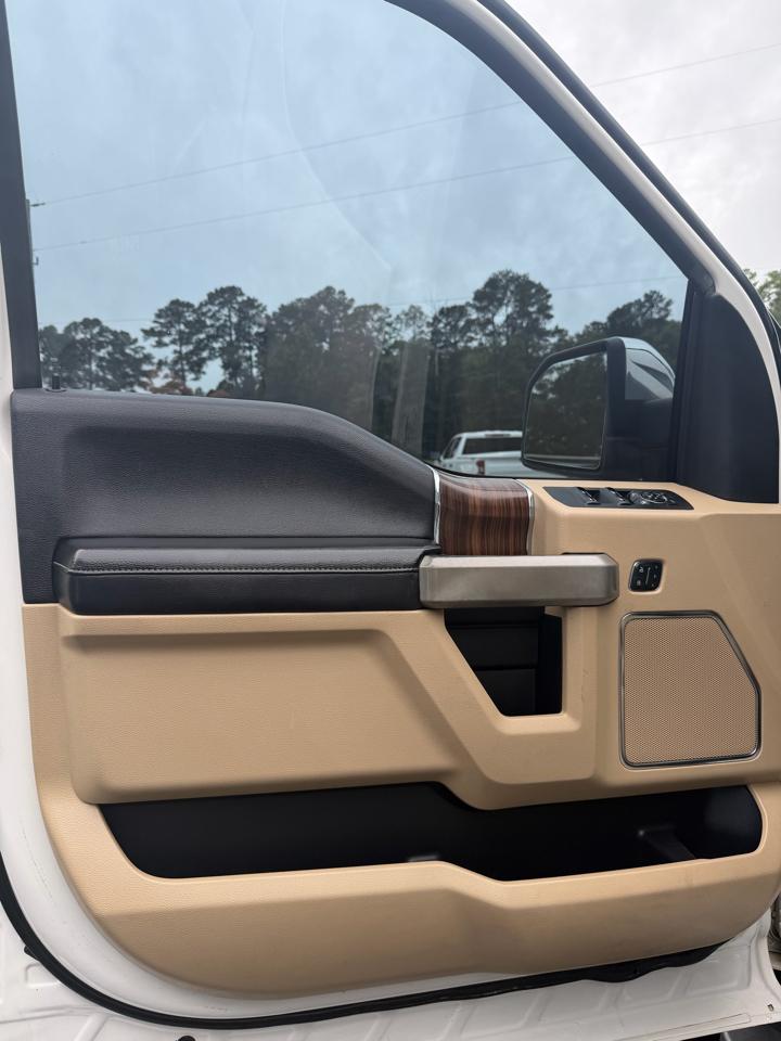 Ford F-150 4WD SuperCrew 145" Lariat 2017