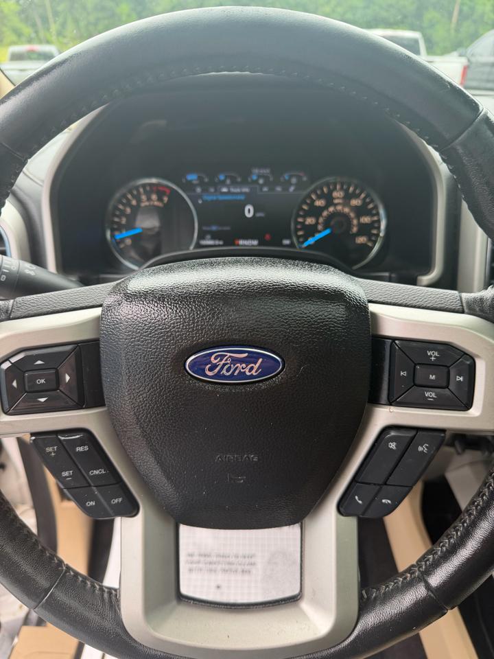 Ford F-150 4WD SuperCrew 145" Lariat 2017