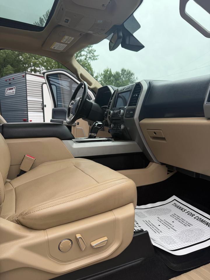 Ford F-150 4WD SuperCrew 145" Lariat 2017