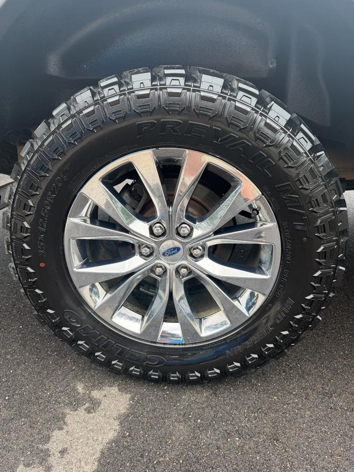 Ford F-150 4WD SuperCrew 145" Lariat 2017