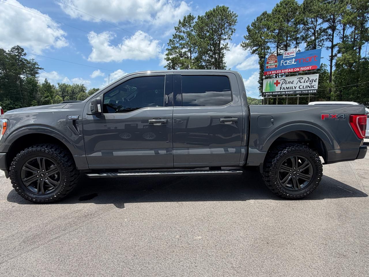 Ford F-150 4WD SuperCrew 145" XLT 2021