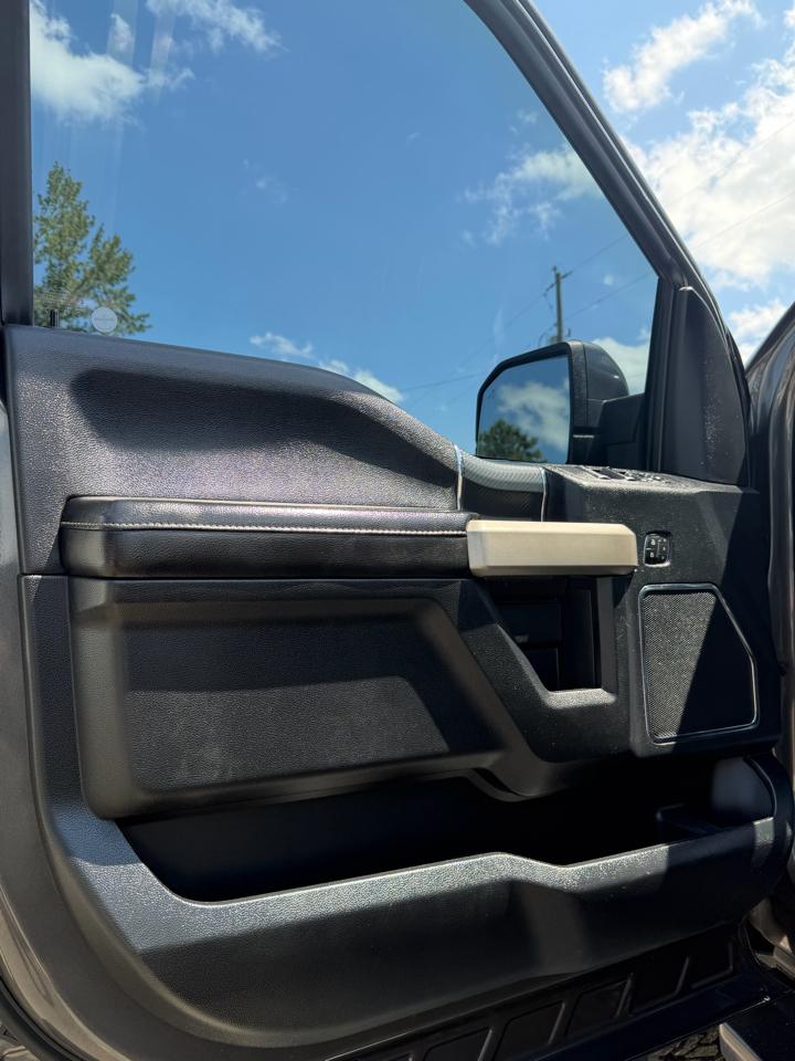Ford F-150 4WD SuperCrew 145" Lariat 2018