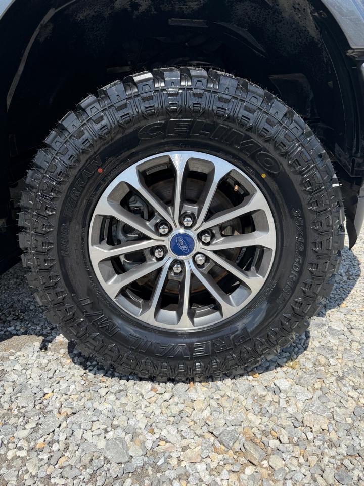 Ford F-150 4WD SuperCrew 145" Lariat 2018