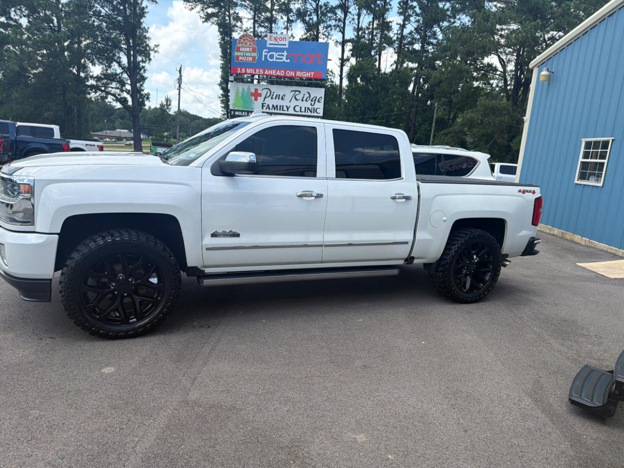 Chevrolet Silverado 1500 4WD Crew Cab 143.5" High Country 2017