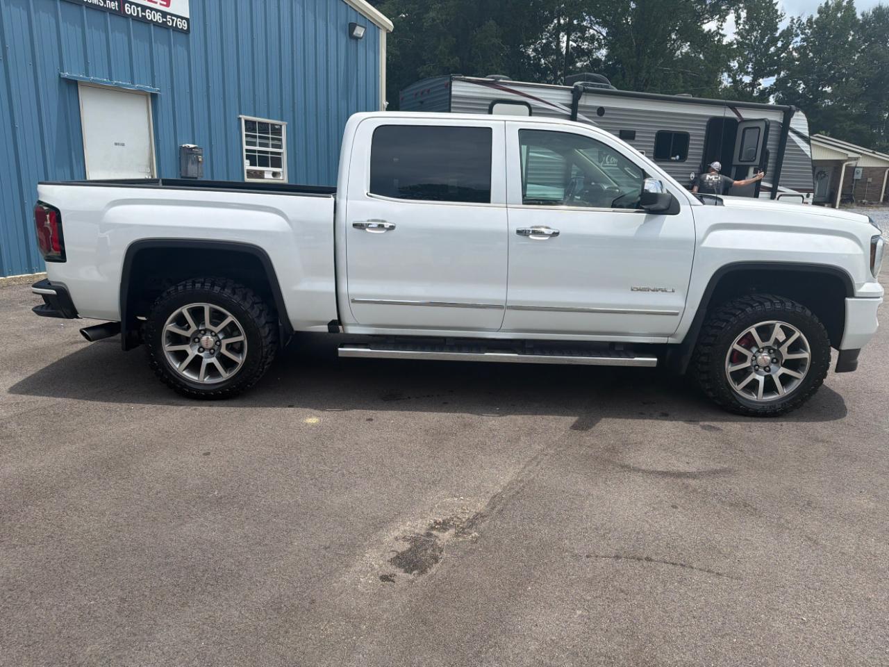 GMC Sierra 1500 4WD Crew Cab 143.5" Denali 2016
