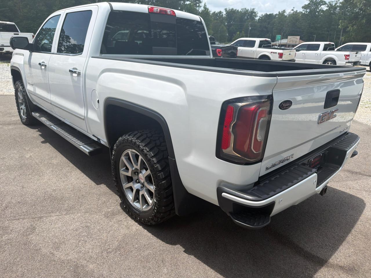 GMC Sierra 1500 4WD Crew Cab 143.5" Denali 2016