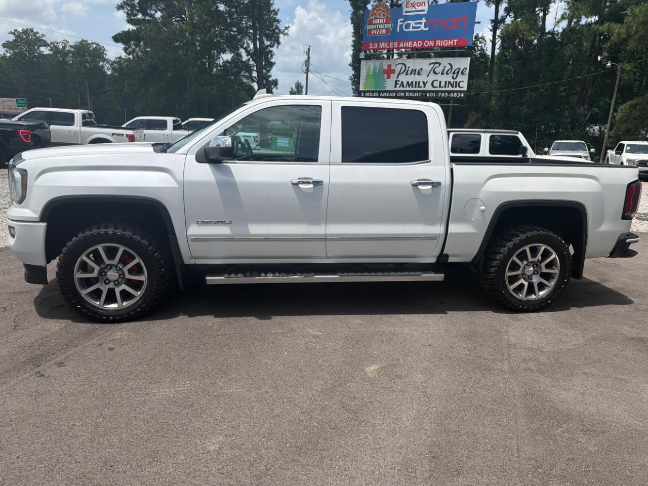 GMC Sierra 1500 4WD Crew Cab 143.5" Denali 2016