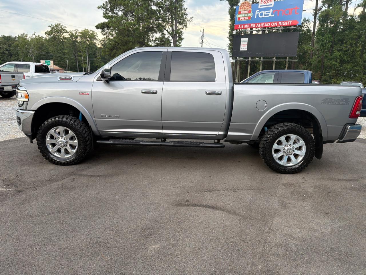 RAM 2500 Laramie 4x4 Crew Cab 6'4" Box 2019