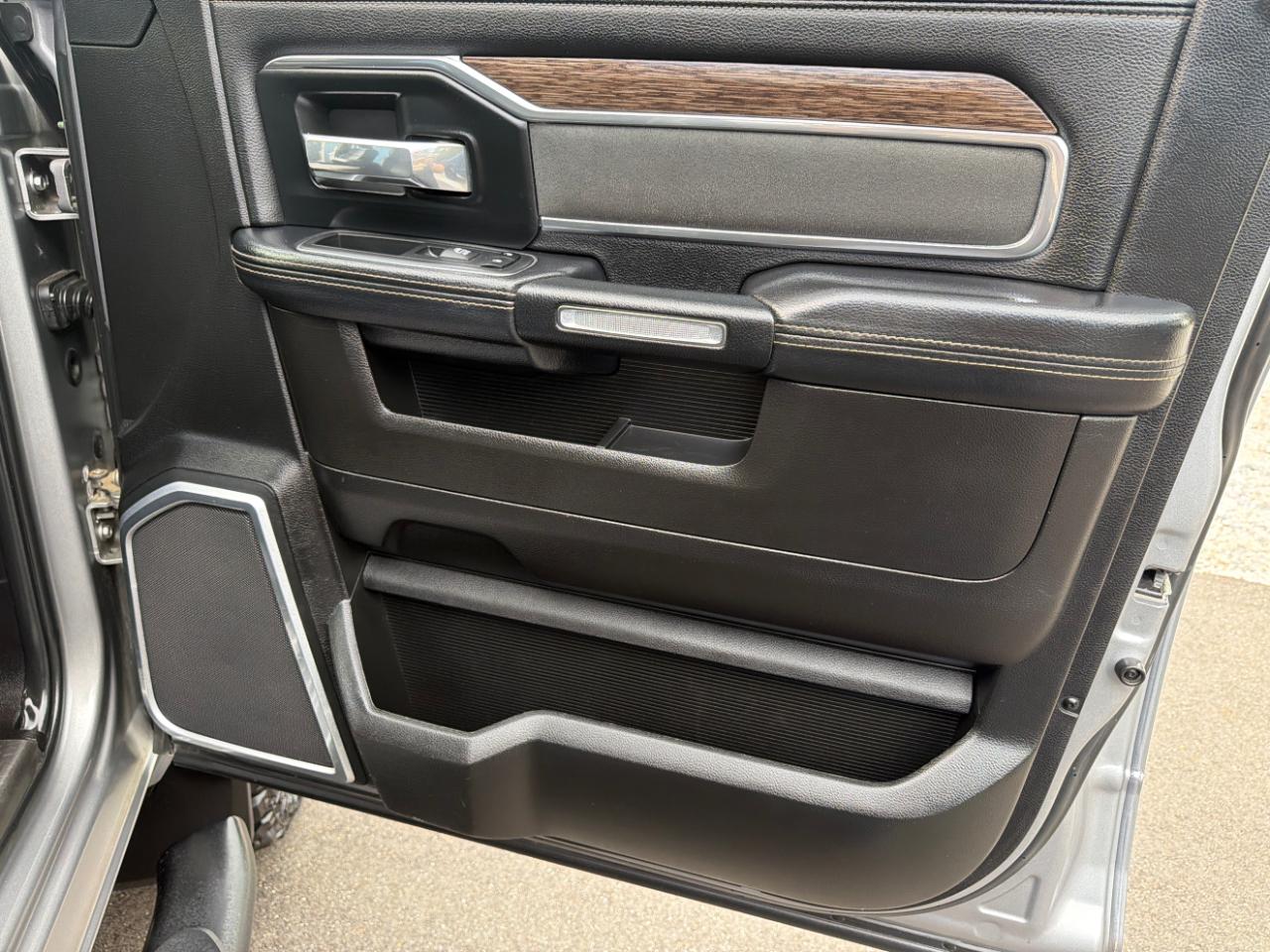 RAM 2500 Laramie 4x4 Crew Cab 6'4" Box 2019