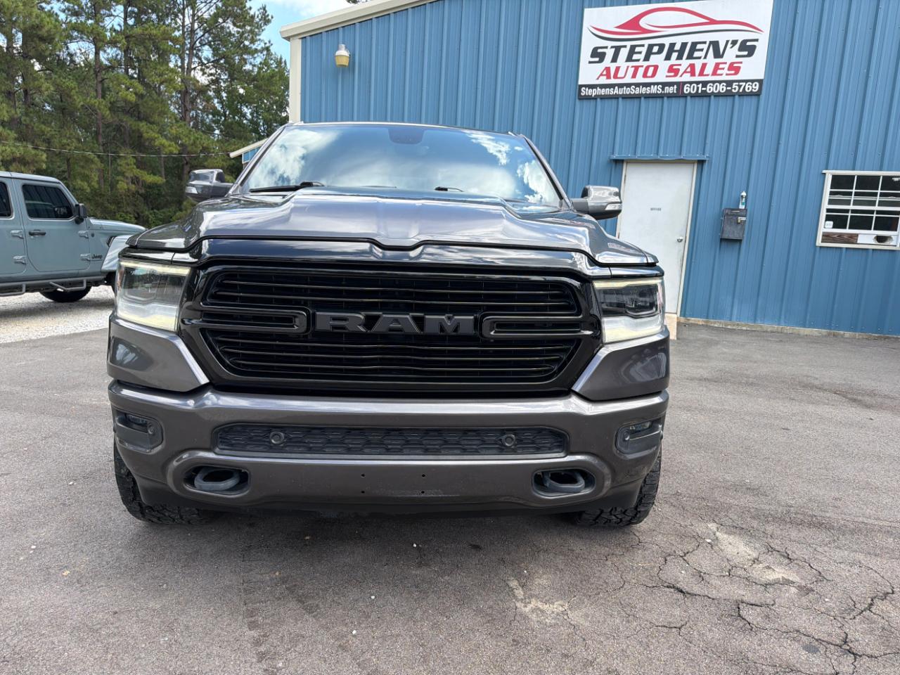 RAM 1500 Big Horn 4x4 Crew Cab 5'7" Box 2020
