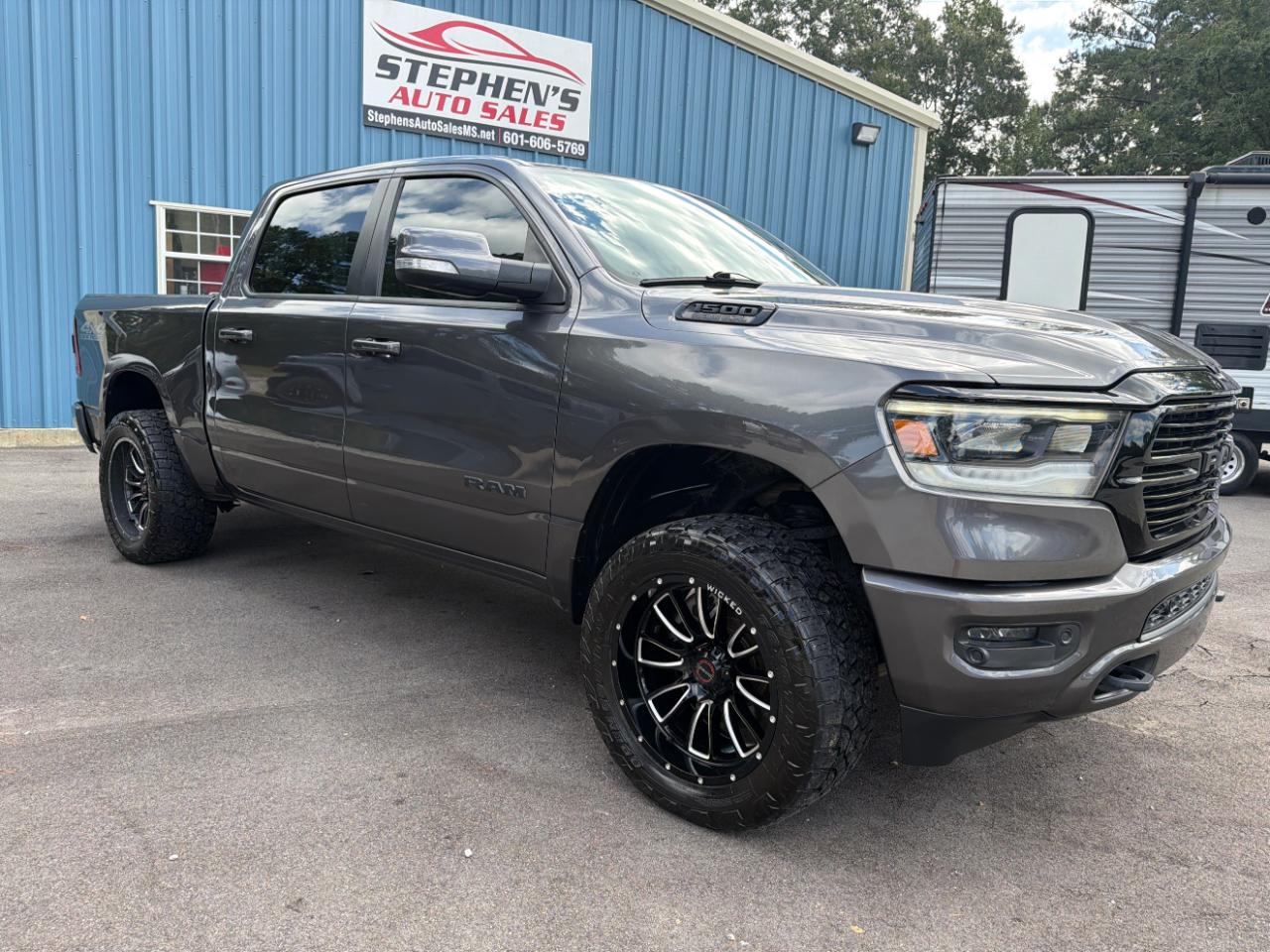 RAM 1500 Big Horn 4x4 Crew Cab 5'7" Box 2020