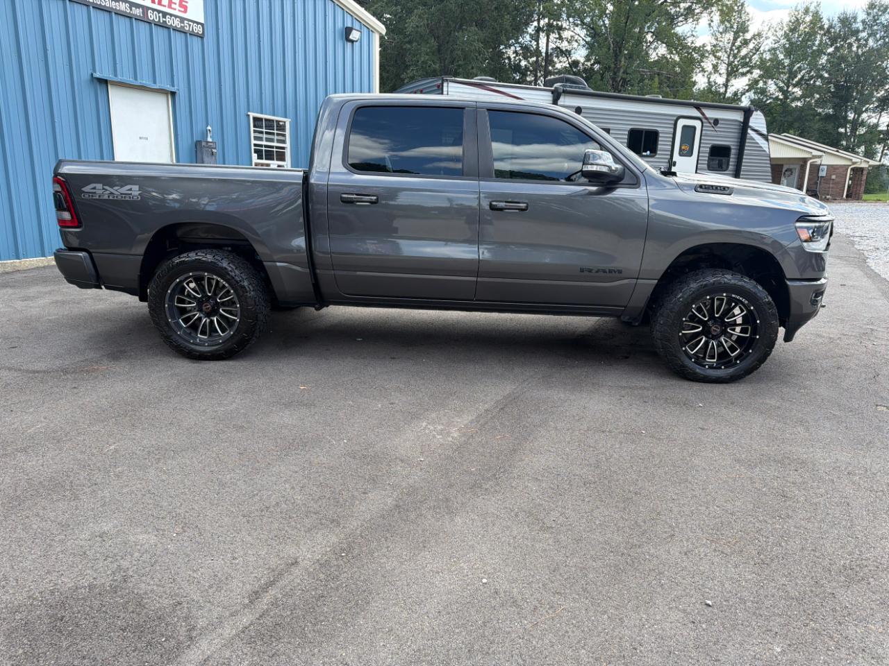 RAM 1500 Big Horn 4x4 Crew Cab 5'7" Box 2020