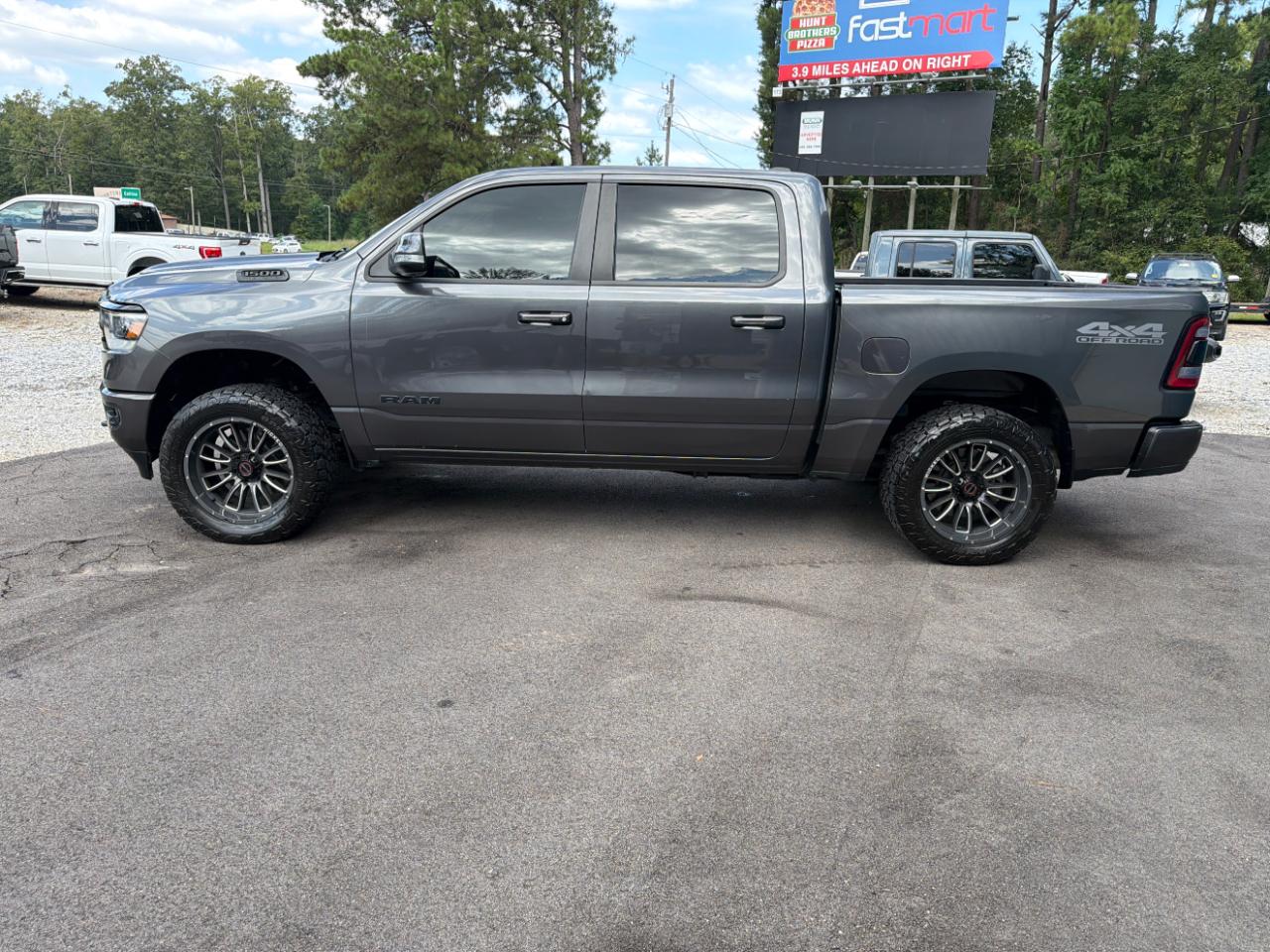 RAM 1500 Big Horn 4x4 Crew Cab 5'7" Box 2020