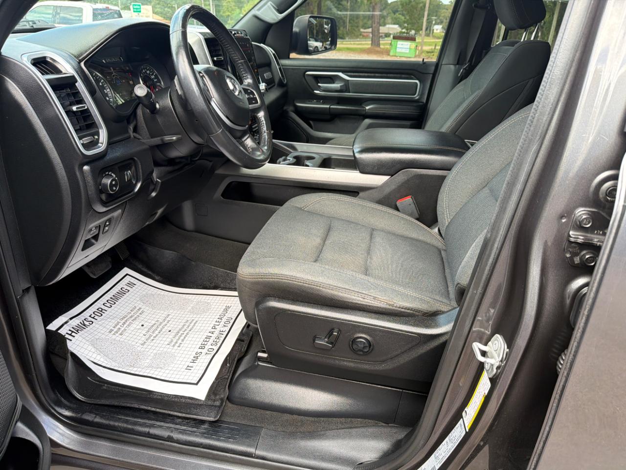 RAM 1500 Big Horn 4x4 Crew Cab 5'7" Box 2020