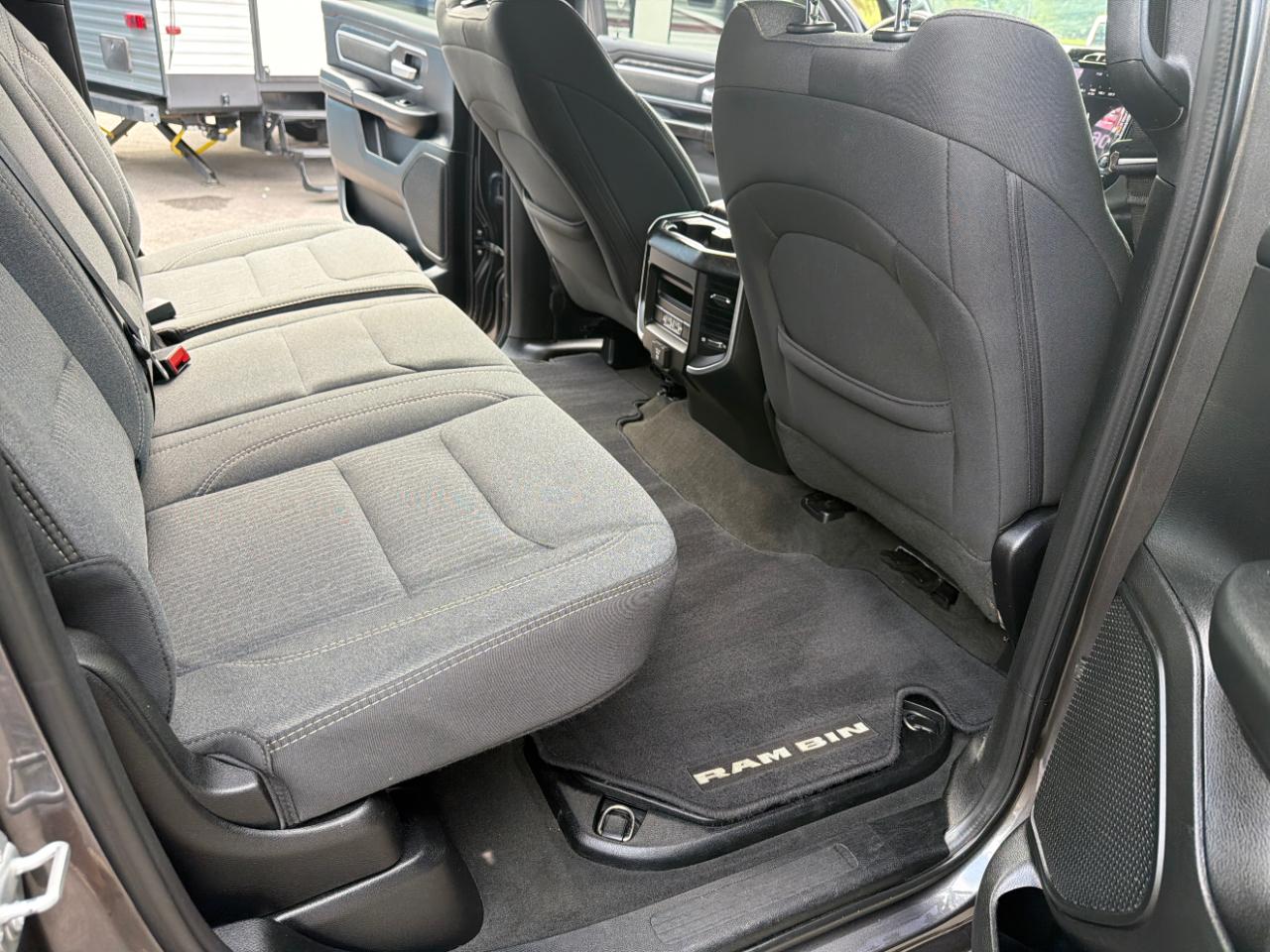 RAM 1500 Big Horn 4x4 Crew Cab 5'7" Box 2020