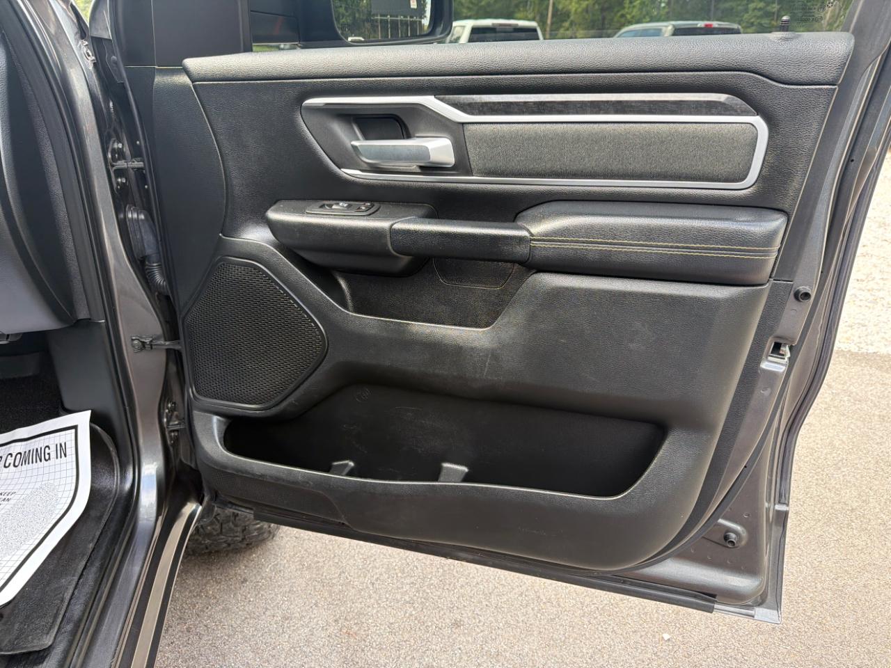 RAM 1500 Big Horn 4x4 Crew Cab 5'7" Box 2020