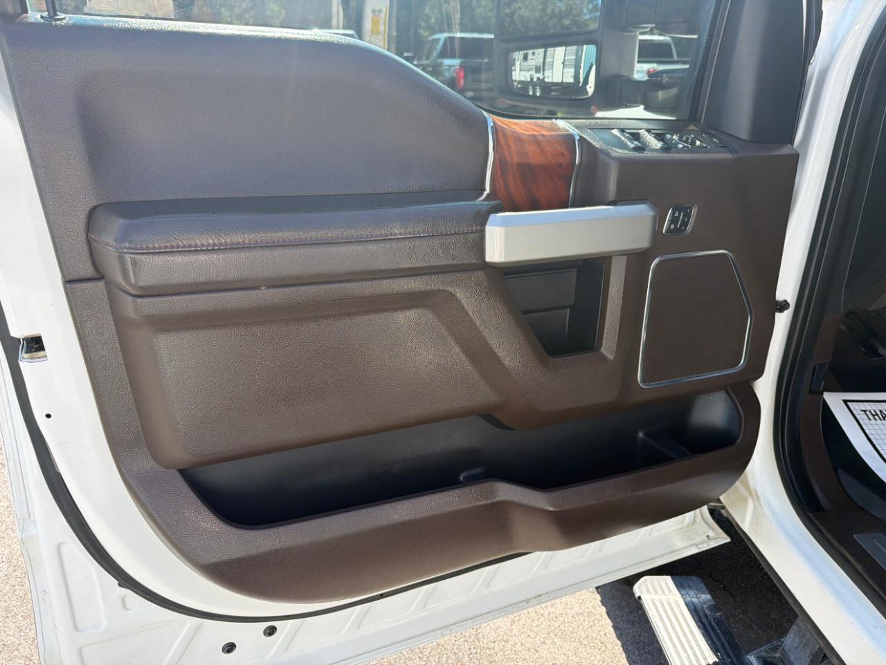 Ford Super Duty F-250 SRW King Ranch 4WD Crew Cab 8' Box 2017