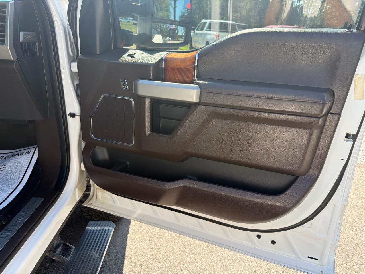 Ford Super Duty F-250 SRW King Ranch 4WD Crew Cab 8' Box 2017