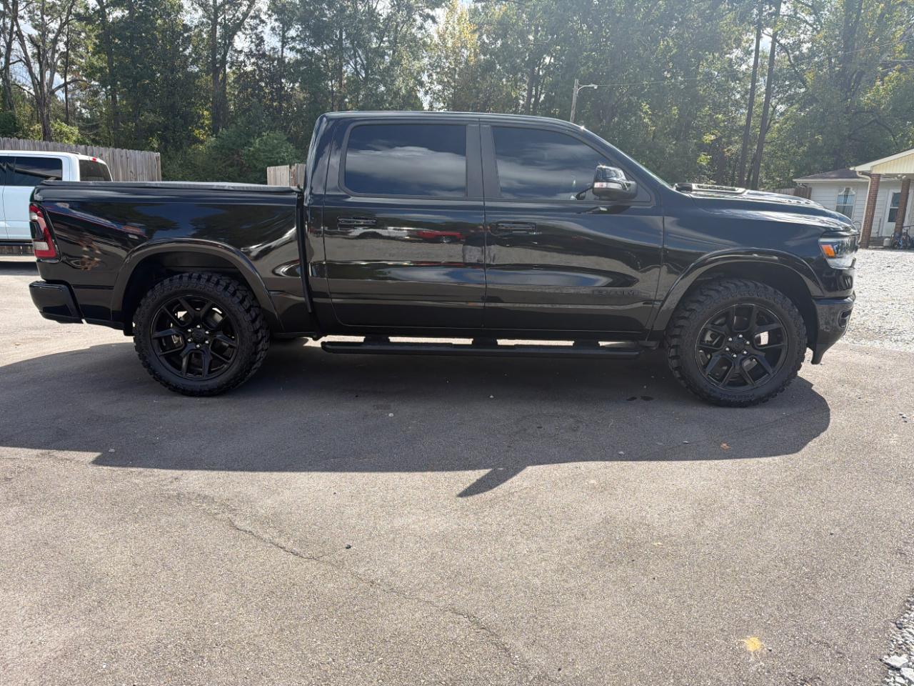 RAM 1500 Laramie 4x4 Crew Cab 5'7" Box 2020