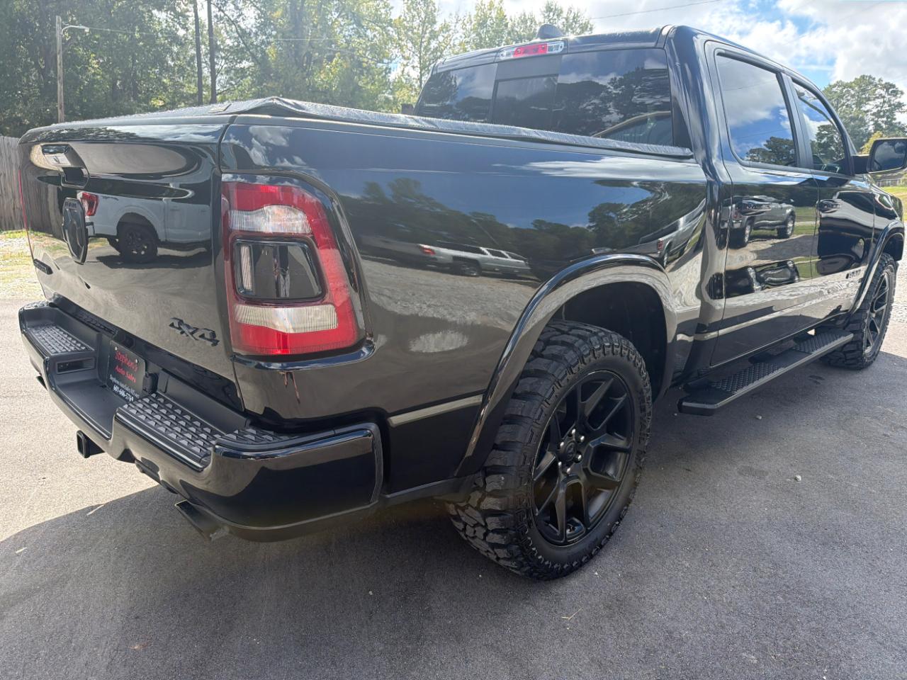 RAM 1500 Laramie 4x4 Crew Cab 5'7" Box 2020