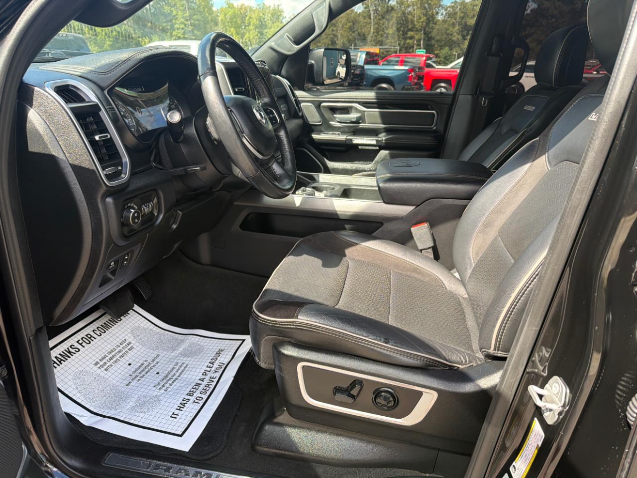 RAM 1500 Laramie 4x4 Crew Cab 5'7" Box 2020