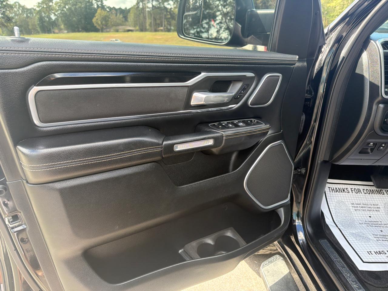 RAM 1500 Laramie 4x4 Crew Cab 5'7" Box 2020