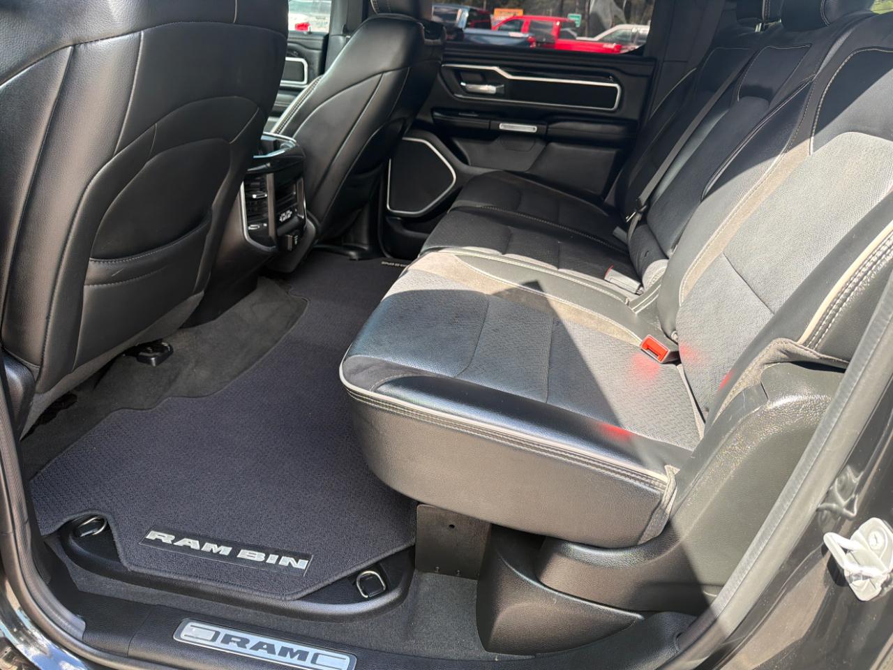 RAM 1500 Laramie 4x4 Crew Cab 5'7" Box 2020