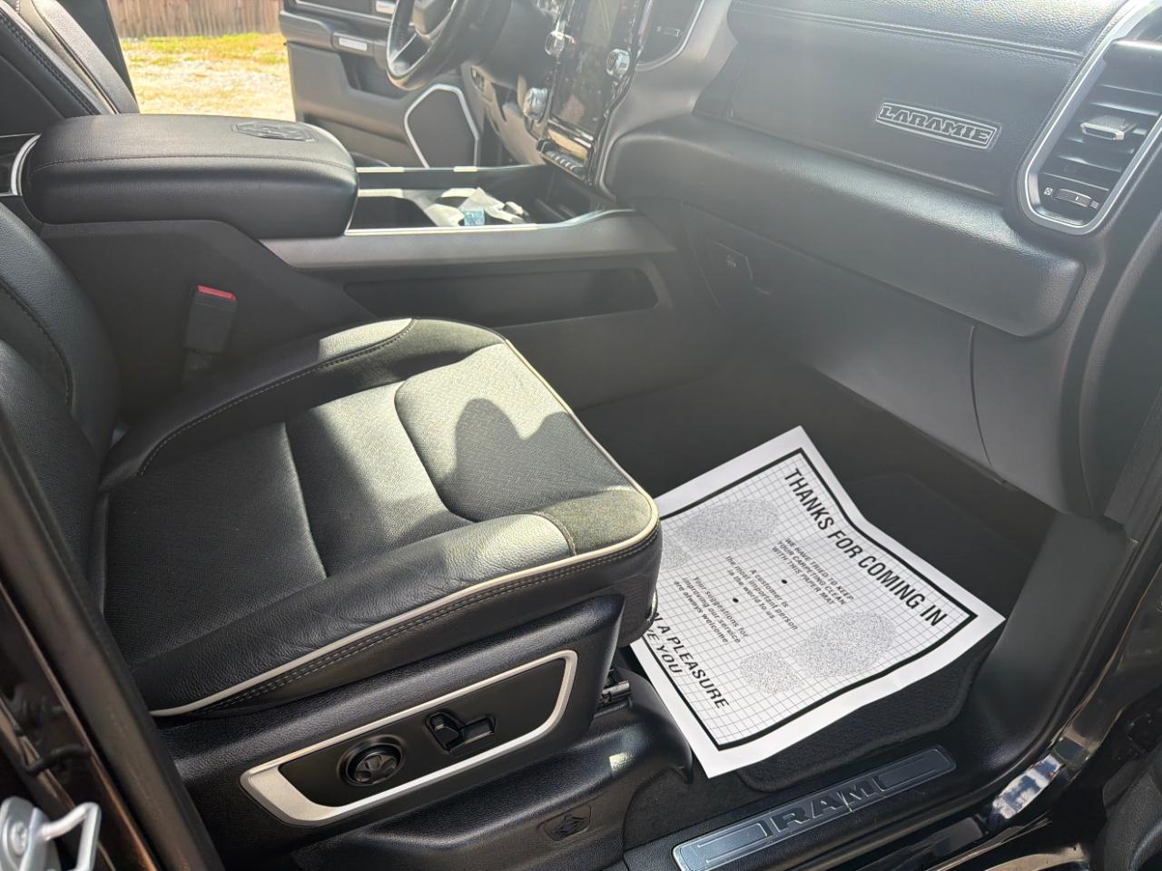 RAM 1500 Laramie 4x4 Crew Cab 5'7" Box 2020
