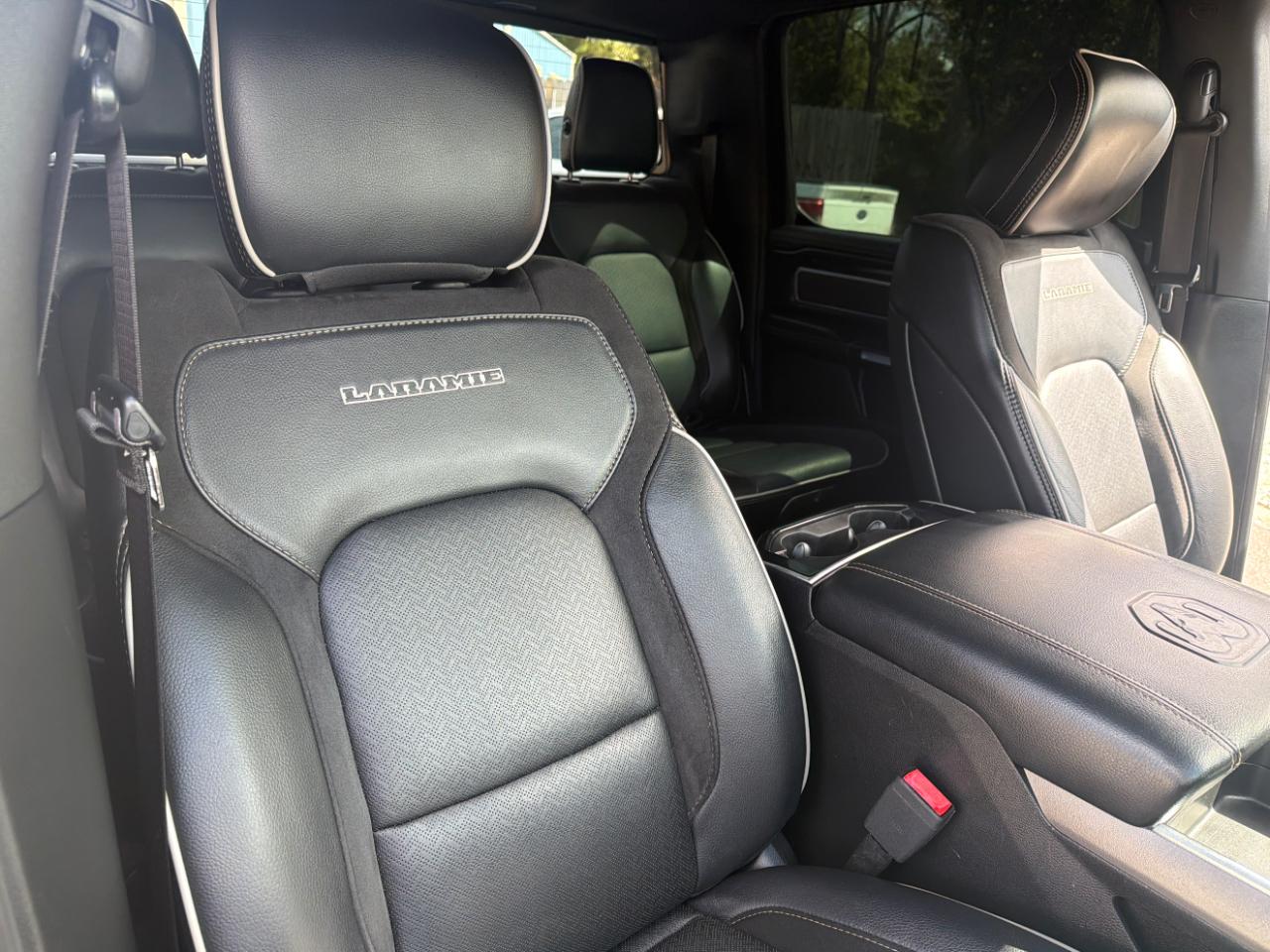 RAM 1500 Laramie 4x4 Crew Cab 5'7" Box 2020