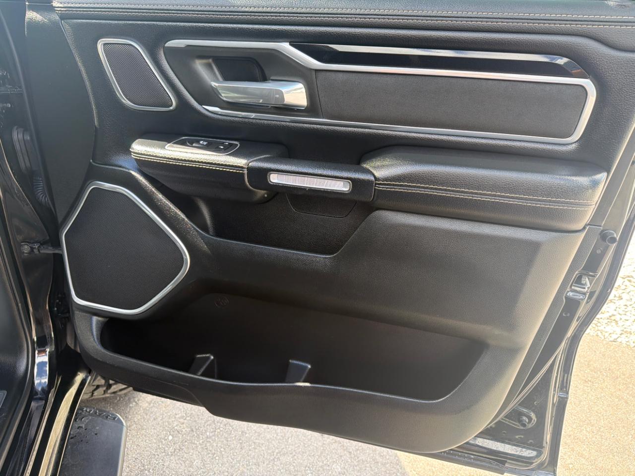 RAM 1500 Laramie 4x4 Crew Cab 5'7" Box 2020