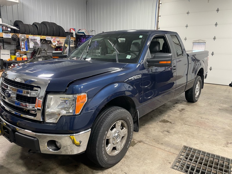 2013 Ford F-150 4WD SuperCab 133" XLT
