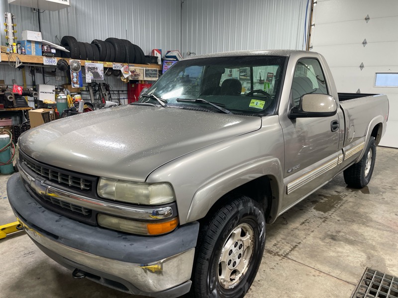 2000 Chevrolet Silverado 1500 4WD Reg Cab 133.0" LS